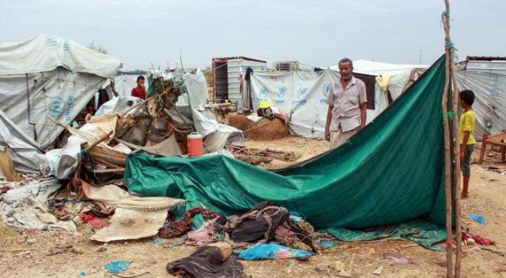 تدمير مساكن لنحو ٢٧٠ أسرة نازحة جراء الفيضانات في اليمن