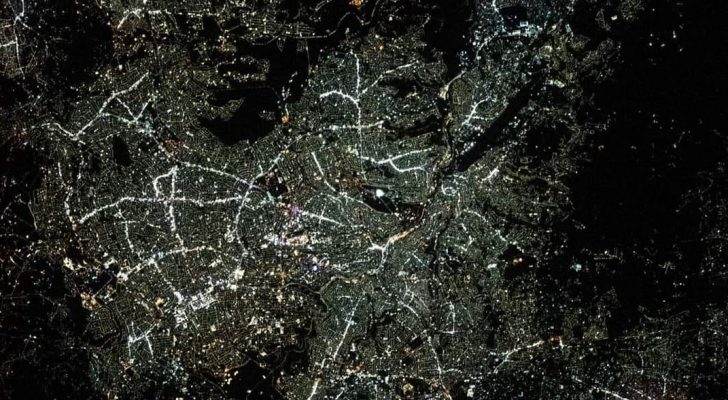 صورة فضائية لعمان بعدسة رائد فضاء إماراتي بمناسبة عيد الاستقلال