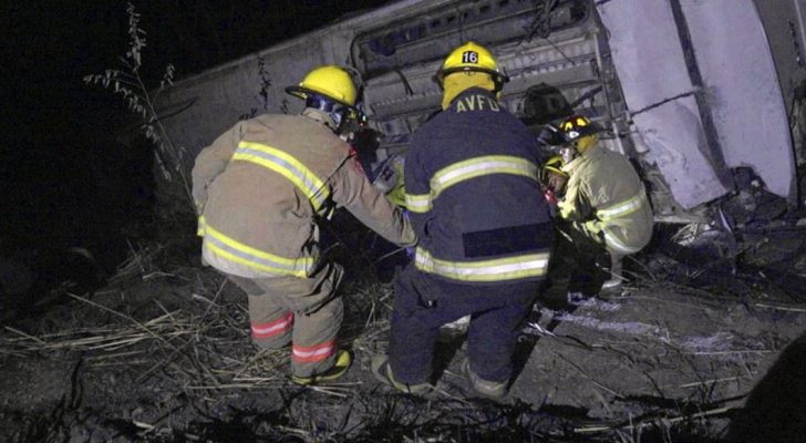 مقتل ١٨ شخصا في تدهور حافلة سياح في المكسيك