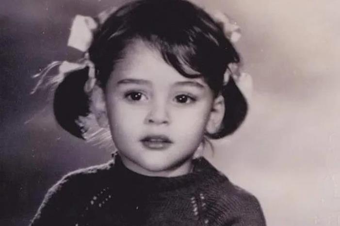 هذه الطفلة كبرت وأصبحت من أجمل ممثلات مصر.. هل تعرفتم عليها ؟