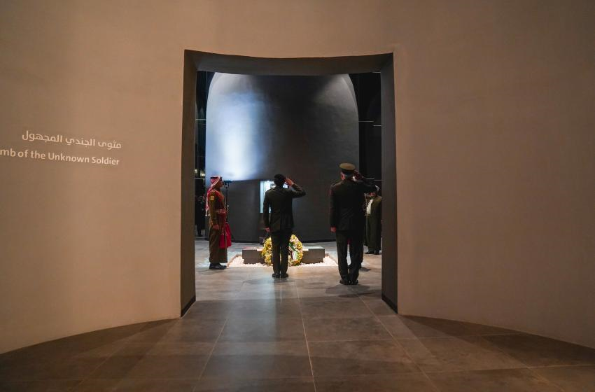 بالصور ... نائب الملك يرعى تقليد الأوسمة بمناسبة ذكرى الثورة العربية