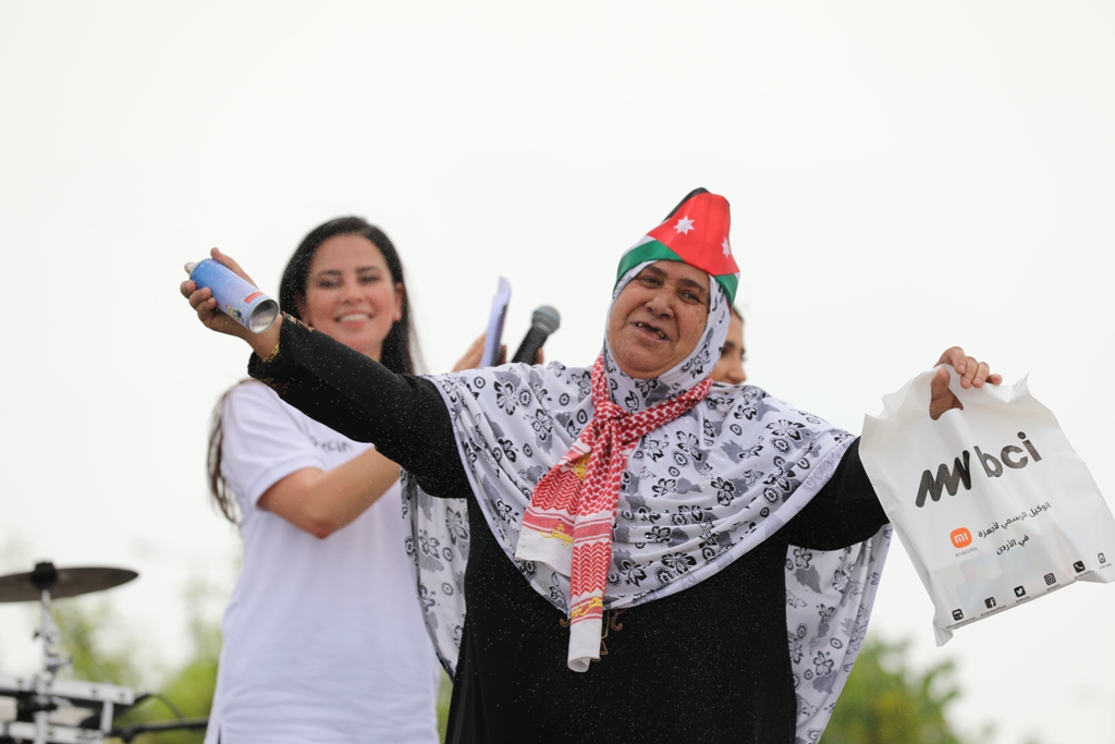بالصور... آلاف المواطنين يشاركون في احتفال زين فرحاً بزفاف ولي العهد