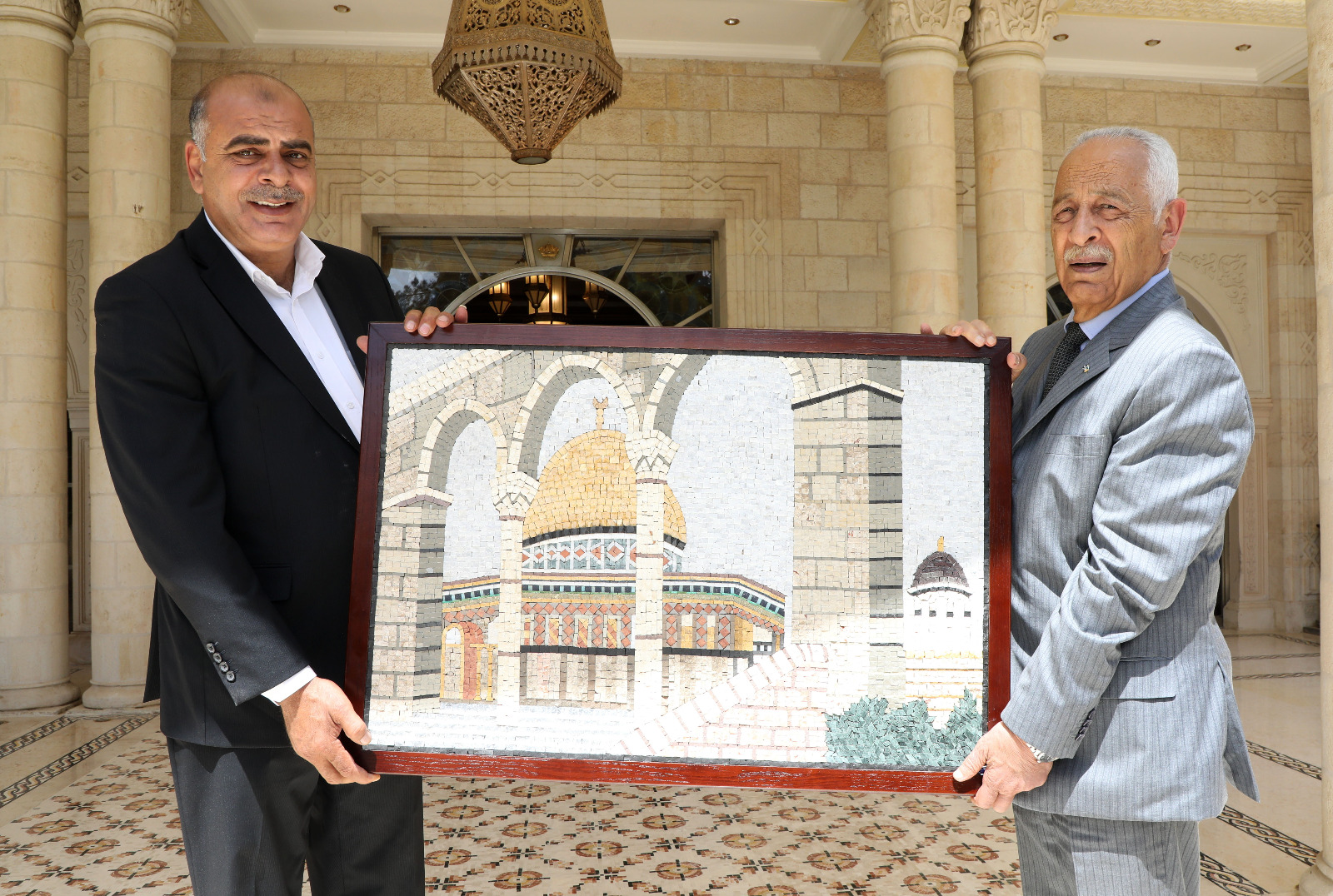 العيسوي يلتقي مجموعة من شباب وشابات لواء سحاب ووفدا من مجلس محافظة مأدبا.