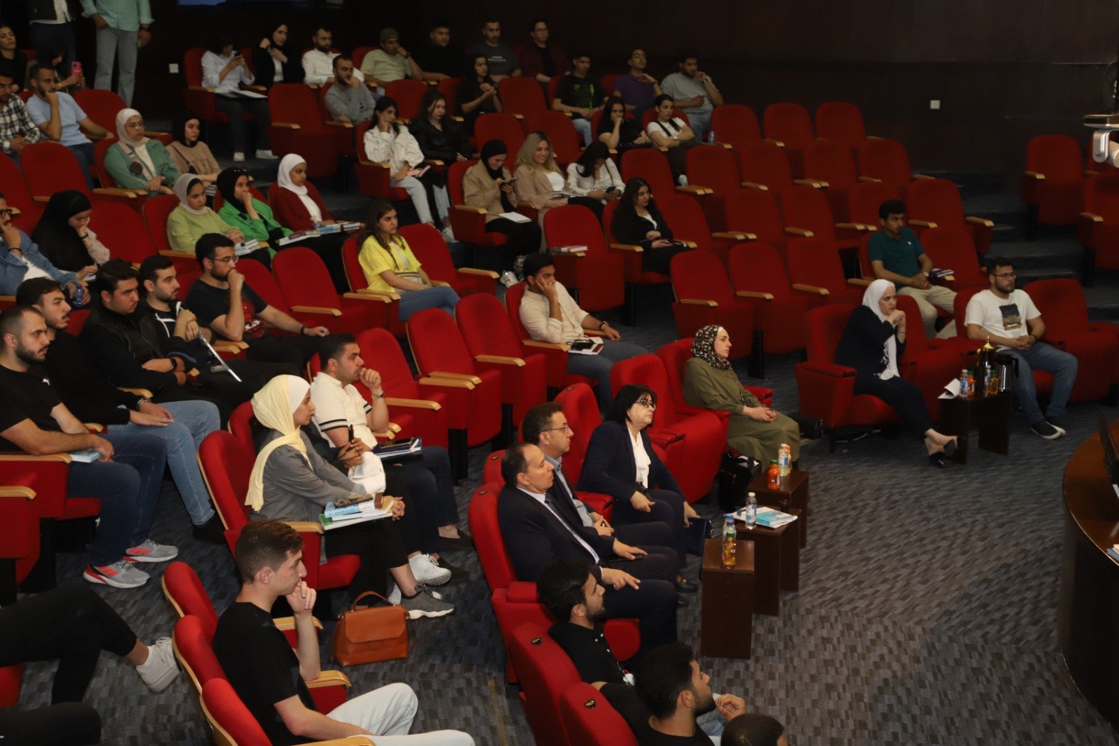 كلية الحقوق في جامعة البترا تعقد لقاء للتوعية بمخاطر المخدرات وسبل مكافحتها