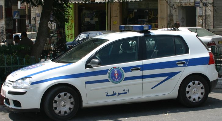 الشرطة الفلسطينية: سطو مسلح على أحد البنوك في الخليل