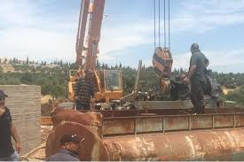 بالصور ... ضبط اعتداء على خط ناقل في جنوب عمان وردم بئر مخالف في إربد 