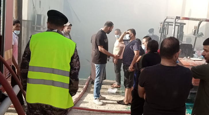 حريق في مستودعات وهناجر بمنطقة وادي العش