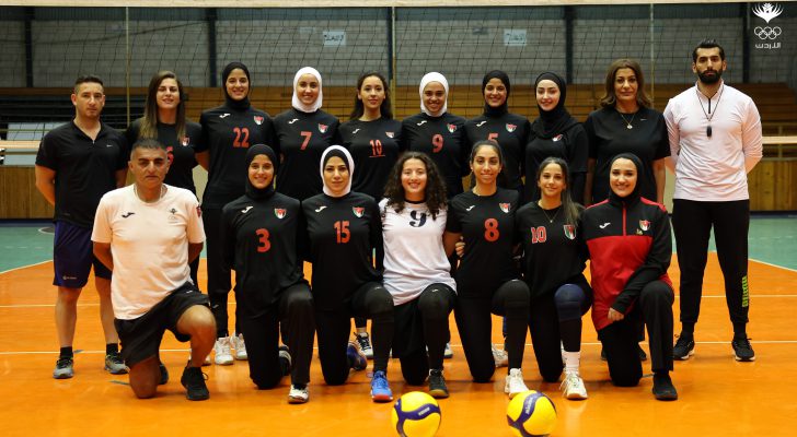 سيدات الطائرة يواصلن التحضيرات للبطولة العربية