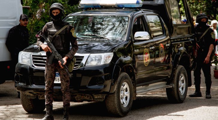 مصر ؛ شاب يقتل والده المقعد طعنا