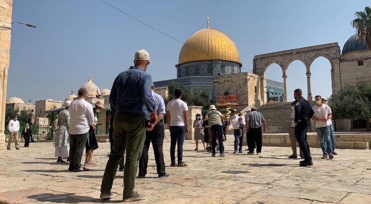 صورة حول : عشرات المستطنون يقتحمون المسجد الاقصى عشرات المستطنون يقتحمون المسجد الاقصى