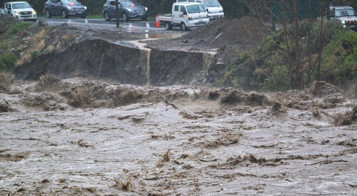 فيضانات تجتاح تشيلي .. فيديو
