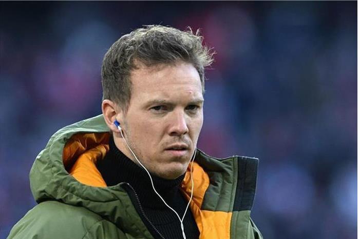 صورة حول : ناجلسمان يضع قدمه الأولى في باريس ناجلسمان يضع قدمه الأولى في باريس