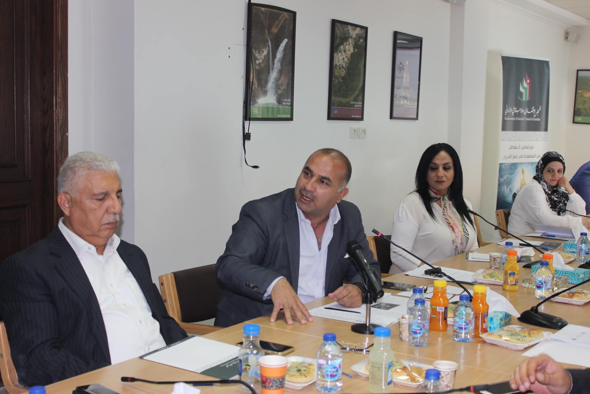 بالصور... الاقتصادي والاجتماعي يواصل جلساته الحوارية مع المعنيين بقطاع الإعلام