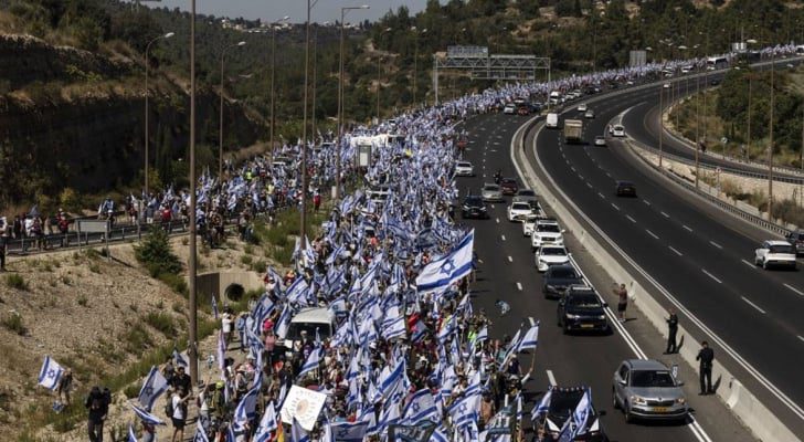 صورة حول : آلاف المستوطنين يتظاهرون ضد تعديلات نتنياهو القضائية آلاف المستوطنين يتظاهرون ضد تعديلات نتنياهو القضائية