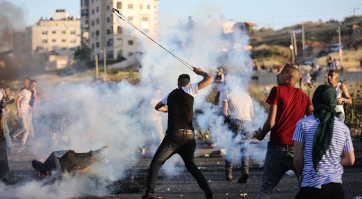 صورة حول : إصابة فلسطينيين خلال مواجهات مع الاحتلال شمال رام الله إصابة فلسطينيين خلال مواجهات مع الاحتلال شمال رام الله
