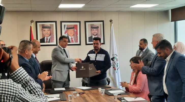 الحنيفات يوقع ٣ اتفاقيات مع مستثمرين لتحفيز الصناعات الزراعية