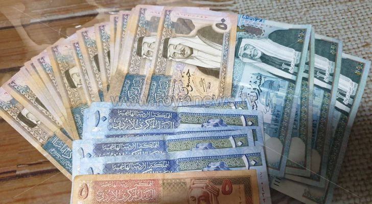طلب قوي على الدينار بسوق الصرافة