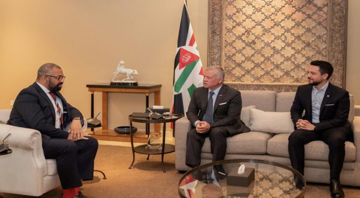 الملك يبحث مع وزير الخارجية البريطاني التهدئة في الأراضي الفلسطينية