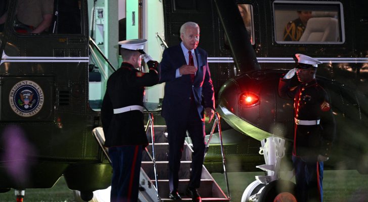 بايدن يصل إلى بريطانيا قبيل مشاركته في قمة الحلف الأطلسي