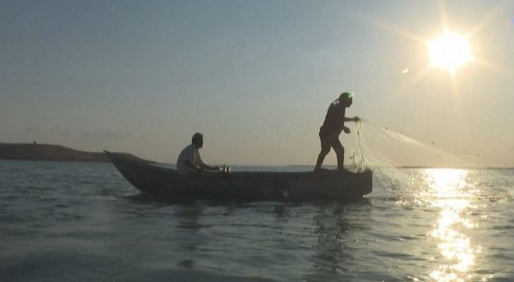 صيادو الفرات في شمال سوريا يتحسّرون على الثروة السمكية