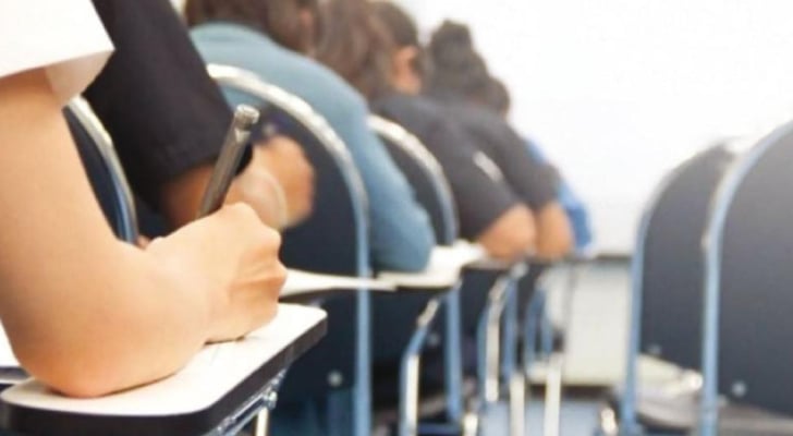 صورة حول : طلبة توجيهي يشكون من ضيق وقت امتحان الرياضيات الخميس طلبة توجيهي يشكون من ضيق وقت امتحان الرياضيات الخميس