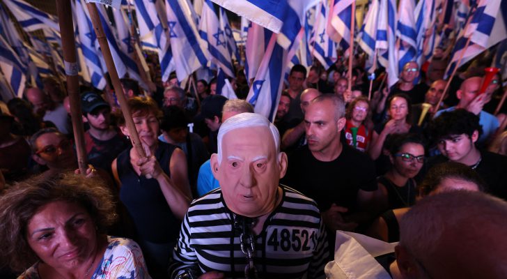 عشرات الآلاف يتظاهرون لليوم الـ٢٨ ضد حكومة نتنياهو