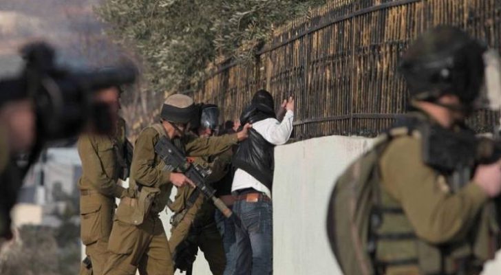 قوات الاحتلال تنفذ حملة اعتقالات في الخليل ورام الله