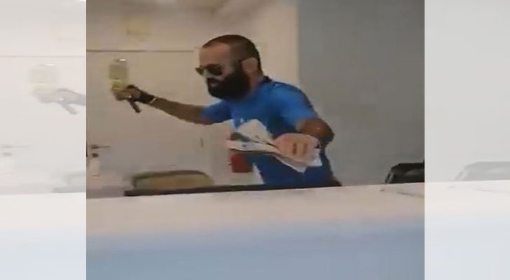 للحصول على وديعته.. لبناني يدخل إلى البنك محملاً بعبوات بنزين