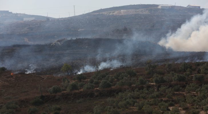 مستوطنون يضرمون النيران في أراضي بورين جنوب نابلس