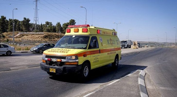 منظمة عبرية: إصابة مستوطن بعملية طعن قرب تل أبيب