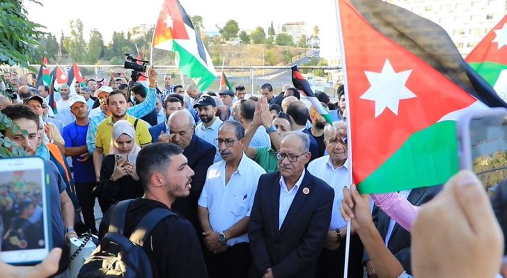 وقفة احتجاجية رفضا لقانون الجرائم الإلكترونية أمام مجلس النواب