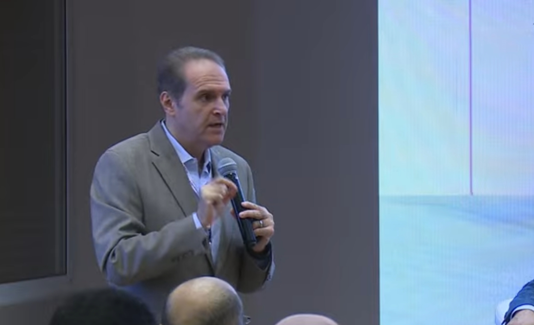 الهواري: زيادة نسبة ابتعاث للاختصايين بنسبة ٤٠٠ في المئة