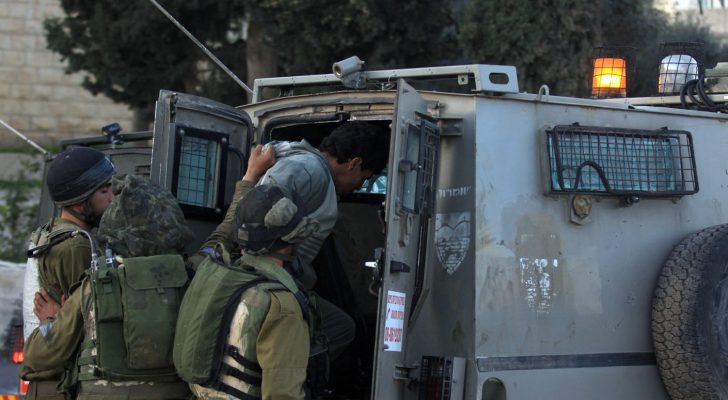 صورة حول : الاحتلال الإسرائيلي يعتقل ٢١ فلسطينيا الاحتلال الإسرائيلي يعتقل ٢١ فلسطينيا