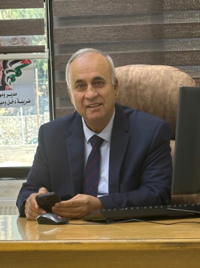 صورة حول : مدير الدخل والمبيعات يوجه إلى تقديم التسهيلات للمواطنين مدير الدخل والمبيعات يوجه إلى تقديم التسهيلات للمواطنين