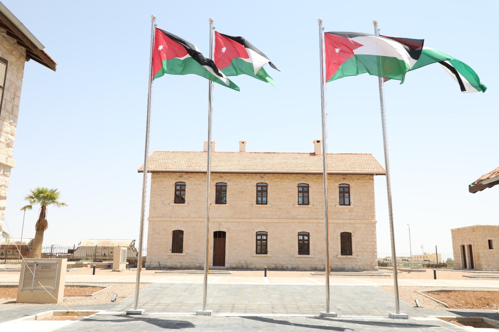 صورة حول : العيسوي يفتتح ويتفقد مشاريع مبادرات ملكية في معان العيسوي يفتتح ويتفقد مشاريع مبادرات ملكية في معان