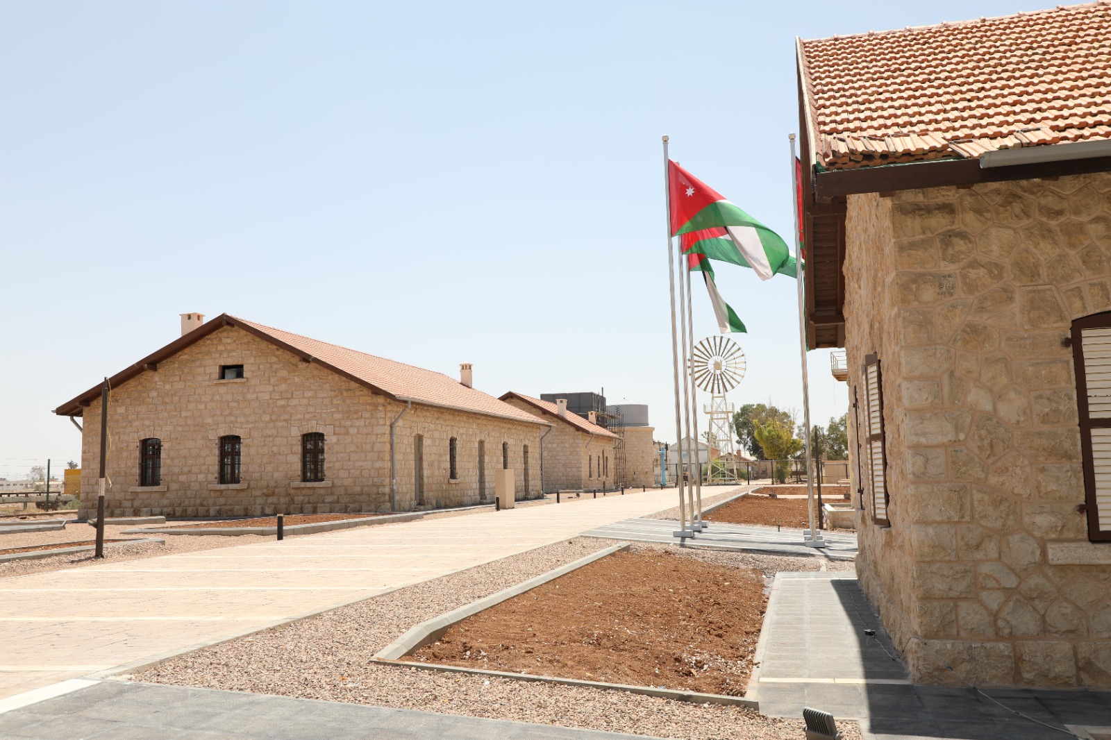 صورة حول : العيسوي يفتتح ويتفقد مشاريع مبادرات ملكية في معان العيسوي يفتتح ويتفقد مشاريع مبادرات ملكية في معان