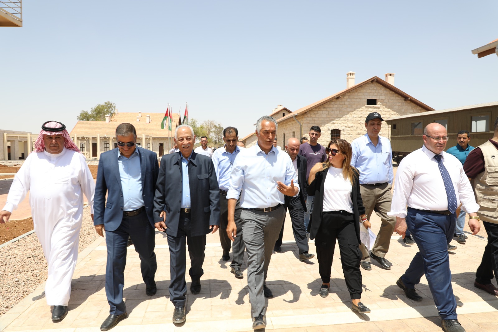 صورة حول : العيسوي يفتتح ويتفقد مشاريع مبادرات ملكية في معان العيسوي يفتتح ويتفقد مشاريع مبادرات ملكية في معان