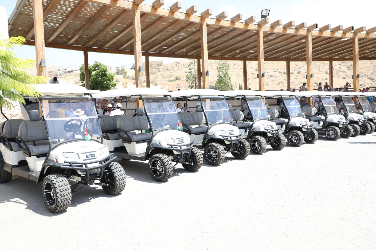 صورة حول : العيسوي يفتتح ويتفقد مشاريع مبادرات ملكية في معان العيسوي يفتتح ويتفقد مشاريع مبادرات ملكية في معان