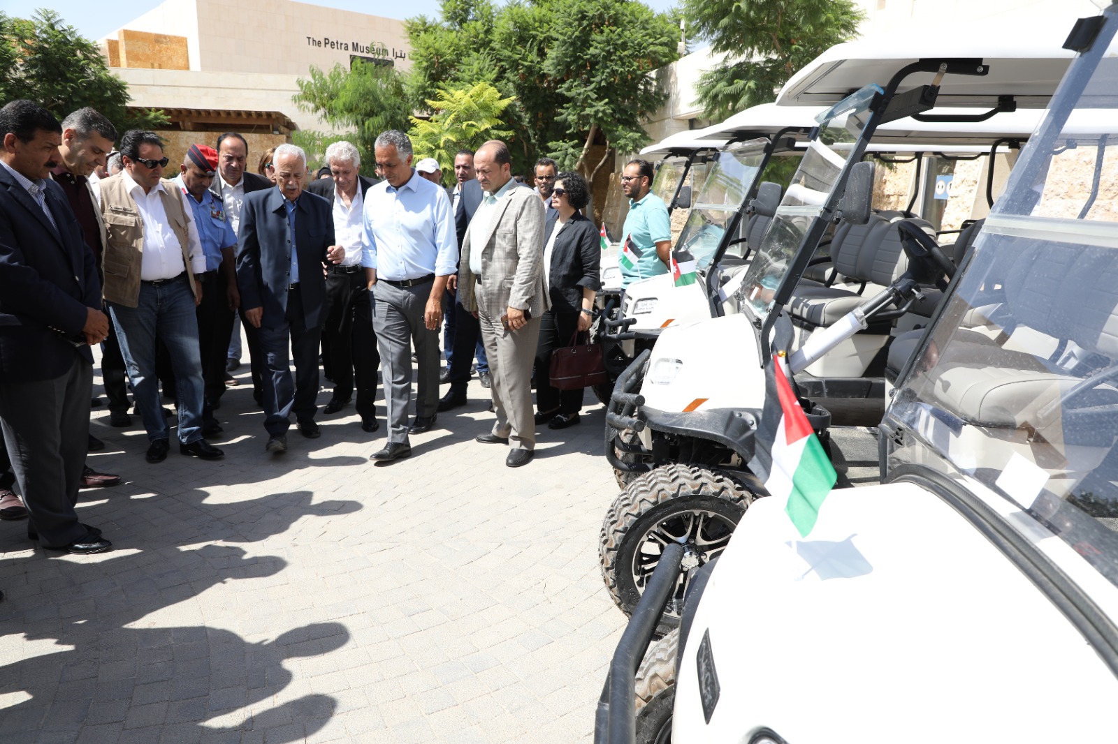 العيسوي يفتتح ويتفقد مشاريع مبادرات ملكية في معان