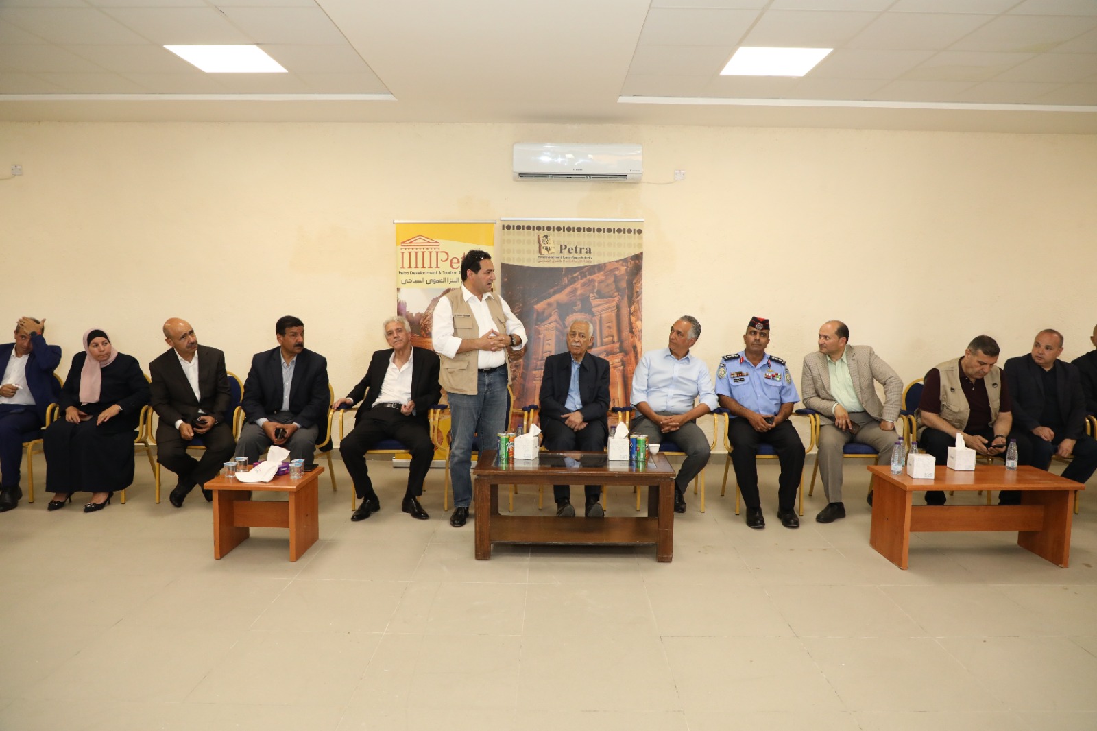 صورة حول : العيسوي يفتتح ويتفقد مشاريع مبادرات ملكية في معان العيسوي يفتتح ويتفقد مشاريع مبادرات ملكية في معان