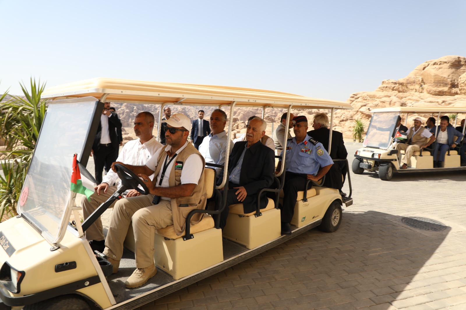 صورة حول : العيسوي يفتتح ويتفقد مشاريع مبادرات ملكية في معان العيسوي يفتتح ويتفقد مشاريع مبادرات ملكية في معان