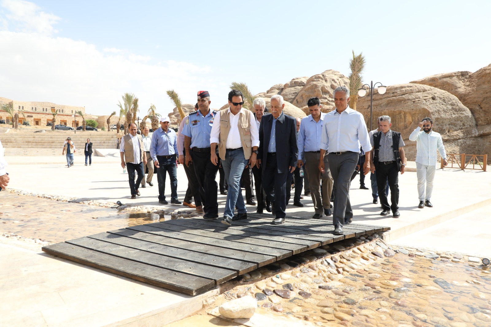 صورة حول : العيسوي يفتتح ويتفقد مشاريع مبادرات ملكية في معان العيسوي يفتتح ويتفقد مشاريع مبادرات ملكية في معان