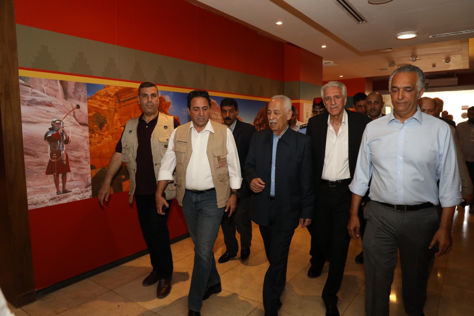 صورة حول : العيسوي يفتتح ويتفقد مشاريع مبادرات ملكية في معان العيسوي يفتتح ويتفقد مشاريع مبادرات ملكية في معان