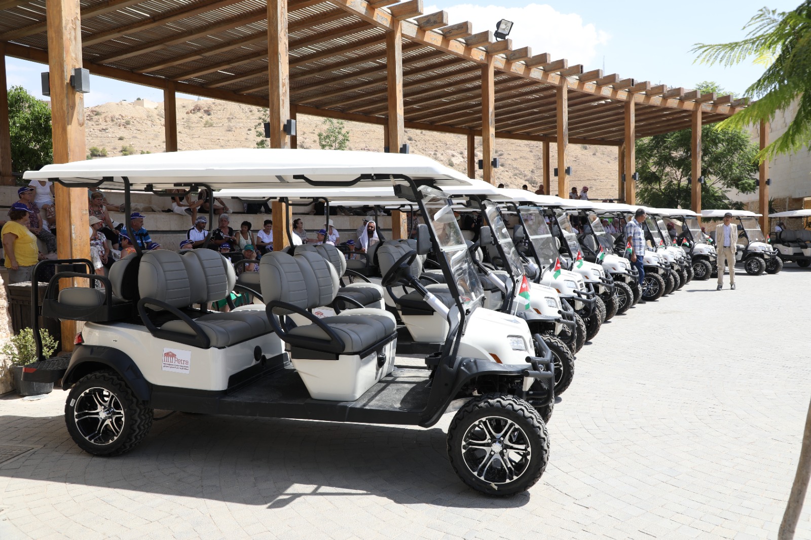 العيسوي يفتتح ويتفقد مشاريع مبادرات ملكية في معان