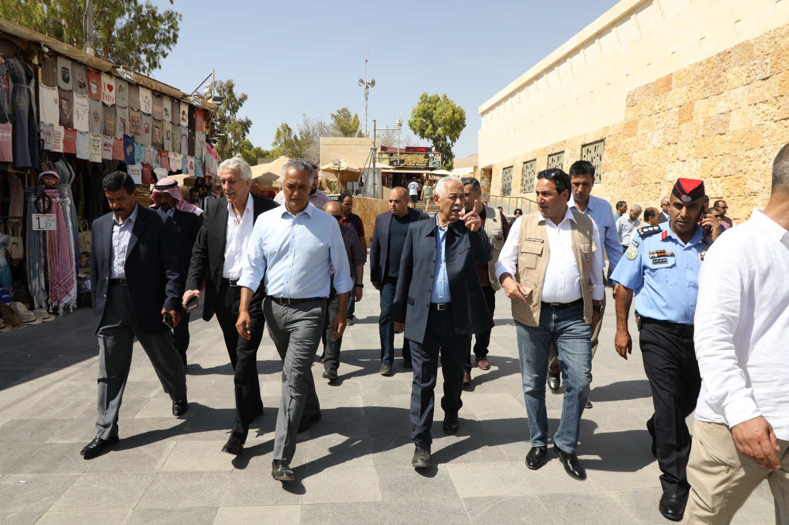 العيسوي يفتتح ويتفقد مشاريع مبادرات ملكية في معان