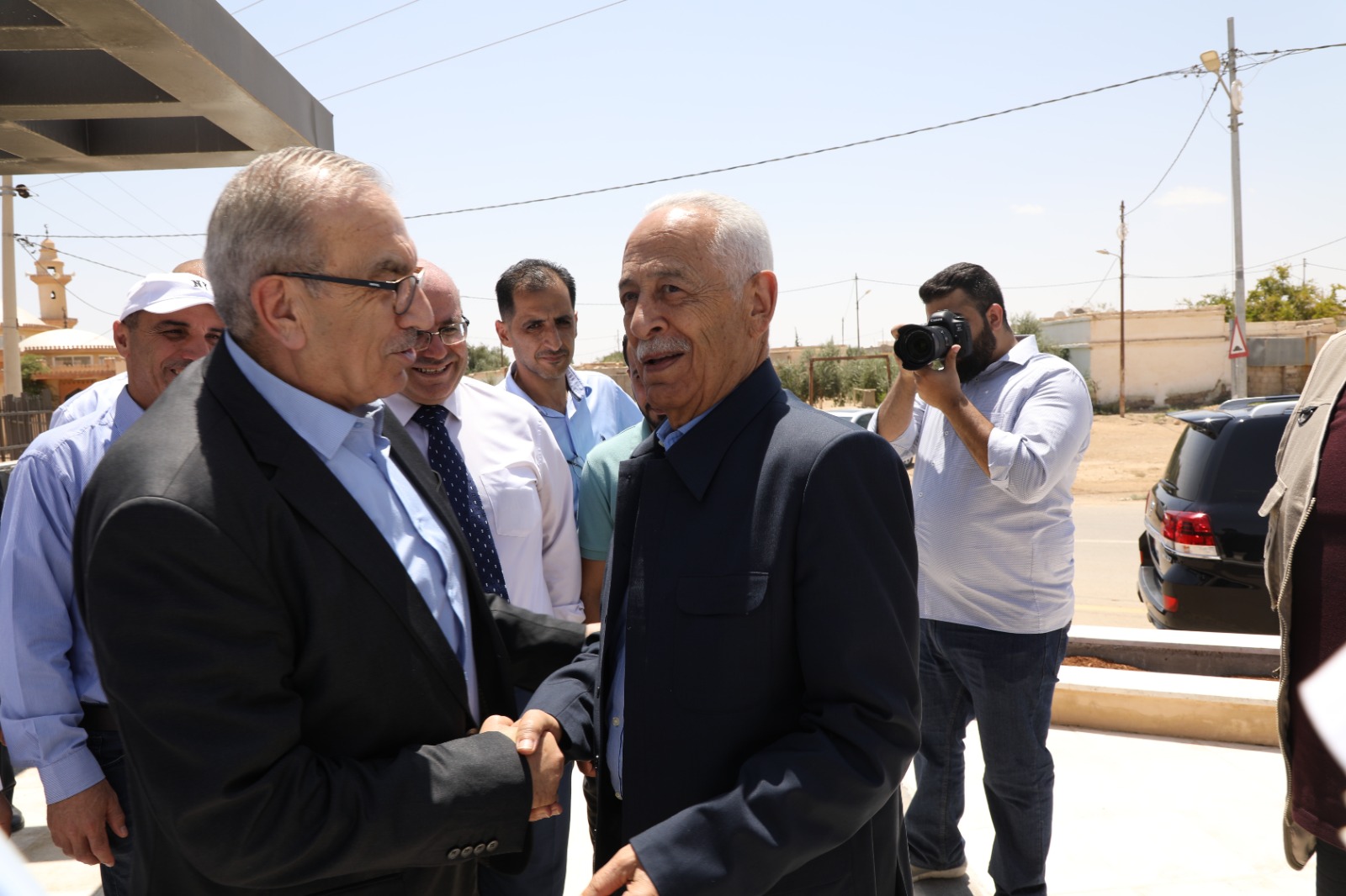 صورة حول : العيسوي يفتتح ويتفقد مشاريع مبادرات ملكية في معان العيسوي يفتتح ويتفقد مشاريع مبادرات ملكية في معان