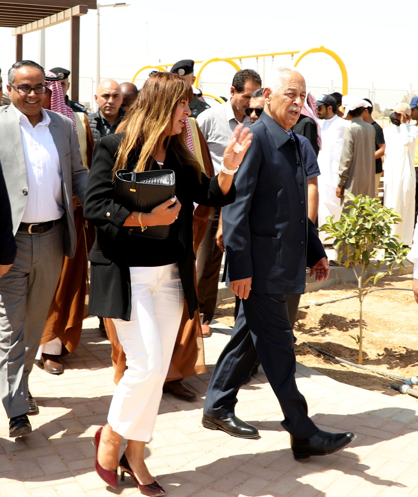 صورة حول : العيسوي يفتتح ويتفقد مشاريع مبادرات ملكية في معان العيسوي يفتتح ويتفقد مشاريع مبادرات ملكية في معان