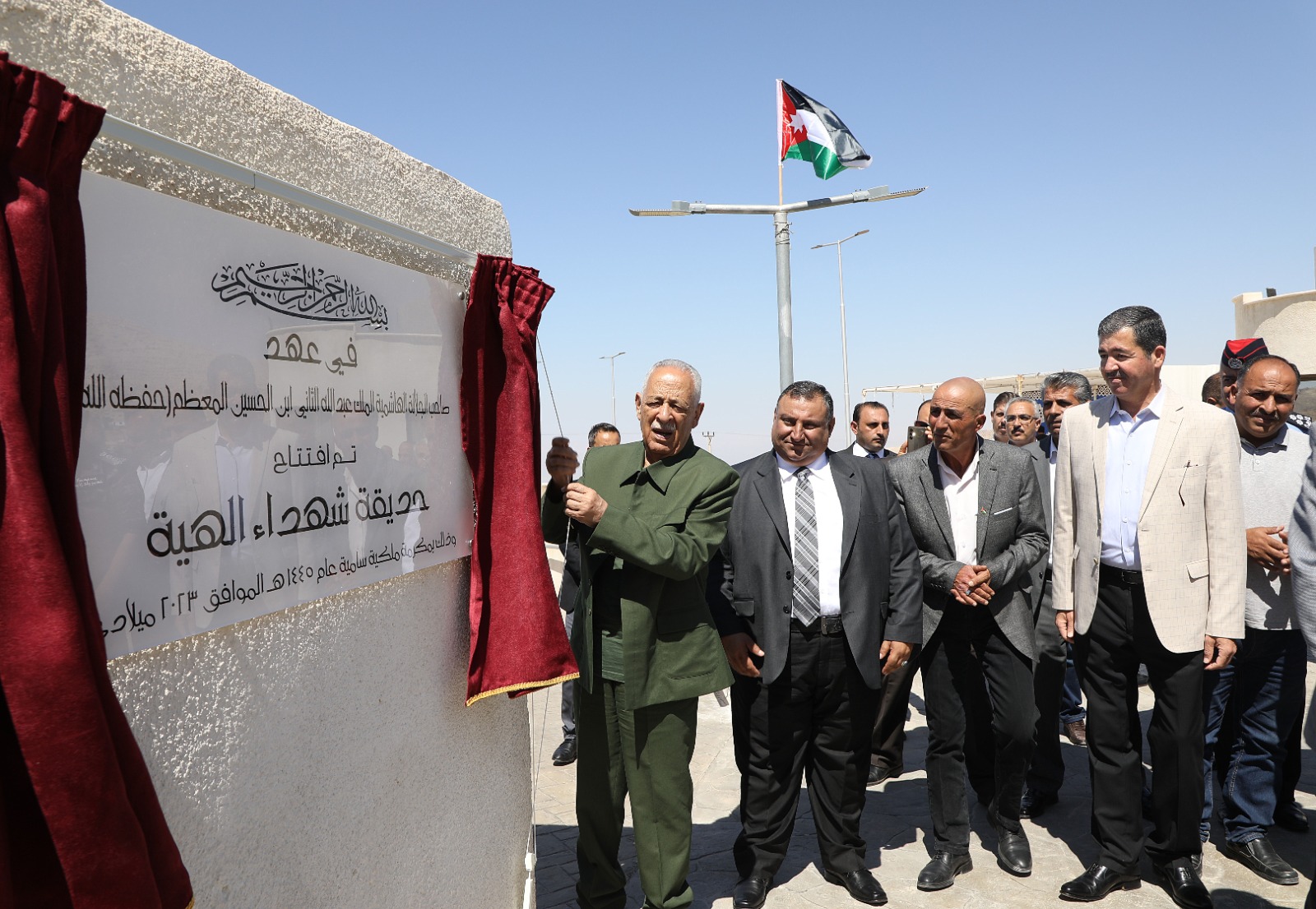 العيسوي يفتتح حديقة الهية ونادي المتقاعدين العسكريين في الكرك