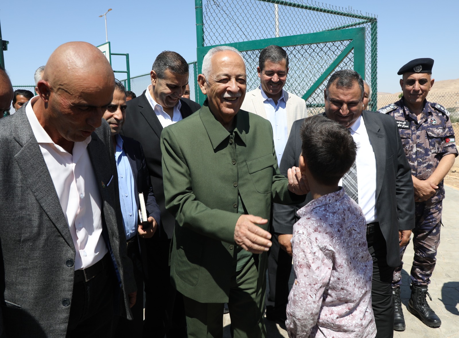 العيسوي يفتتح حديقة الهية ونادي المتقاعدين العسكريين في الكرك