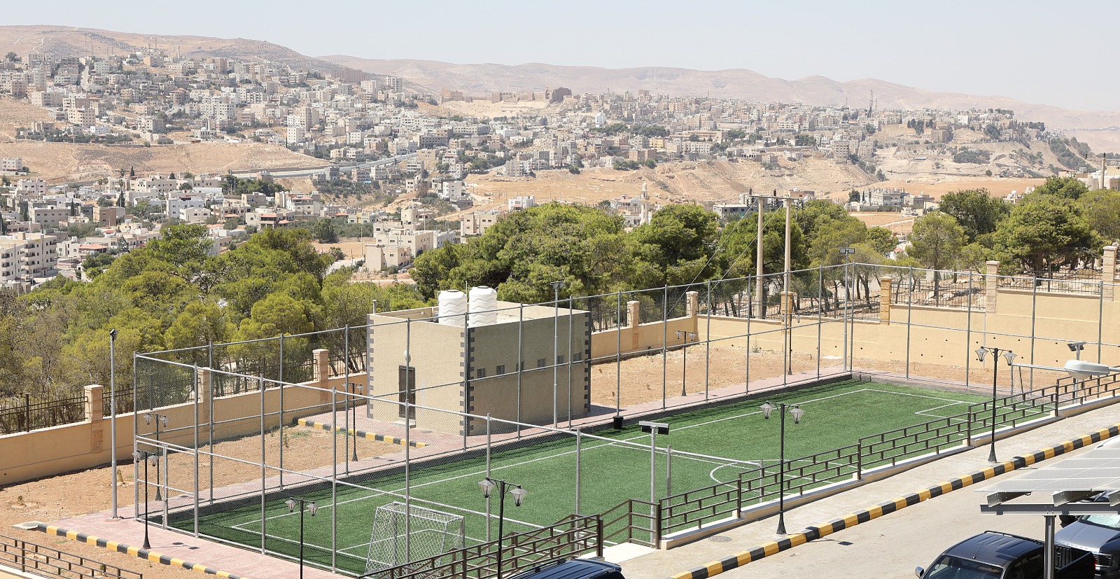 العيسوي يفتتح حديقة الهية ونادي المتقاعدين العسكريين في الكرك